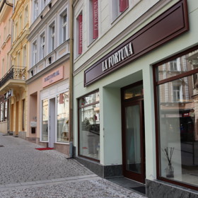 Pojďte si s námi projít karlovarské butiky. 