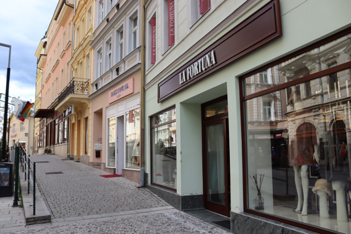 Pojďte si s námi projít karlovarské butiky. 