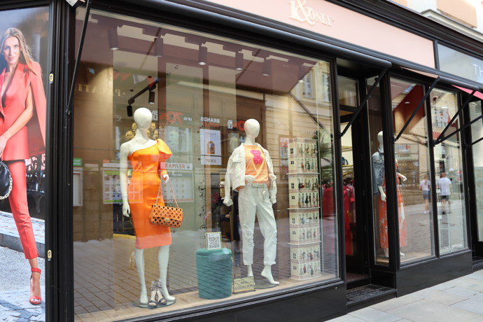 Čeká zde na vás široká nabídka luxusního zboží, kterému jen stěží odoláte. 