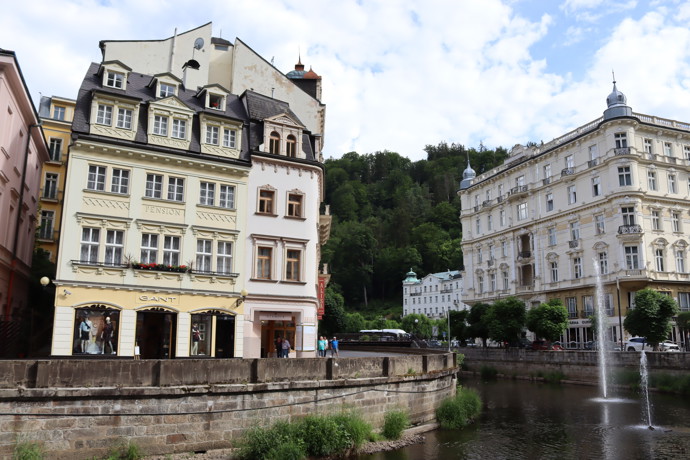 Procházka mezi butiky nepostrádá kouzlo.