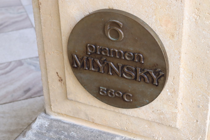 Mlýnský pramen se nachází na jihovýchodním konci Mlýnské kolonády.