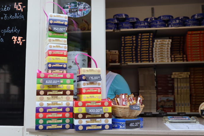 Nákupy si můžete zpříjemnit lahodnou lázeňskou oplatkou v nejrůznějších příchutích.