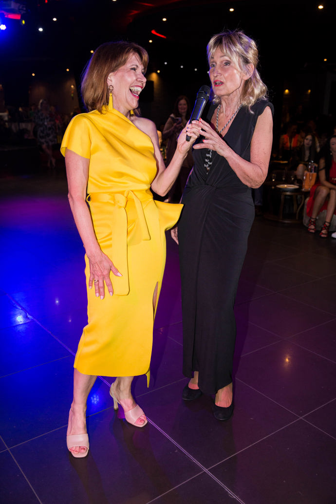 Nedávno Michaela Dolinová moderovala módní přehlídku, jejíž hlavní hvězdou byla její kolegyně Zuzana Bubílková. 