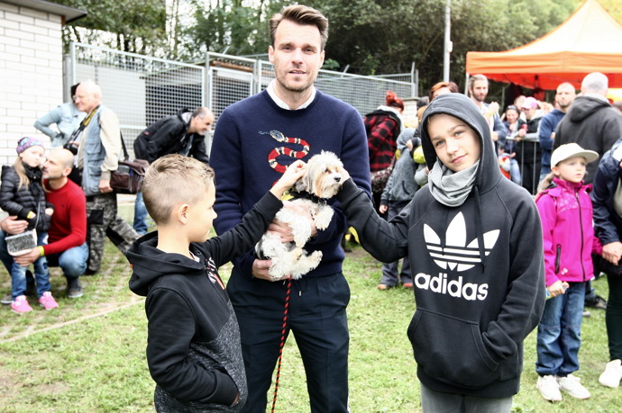 Leoš Mareš neváhá podpořit jakoukoliv dobrou věc a vede k tomu i své syny.