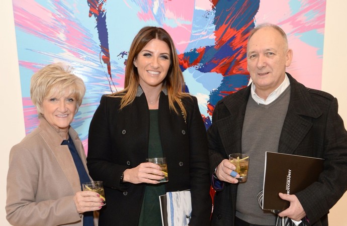 Davidova maminka Sandra, sestra Joanne a tatínek Ted pěkně pohromadě. Tak, jak je v rodině Beckhamových zvykem.