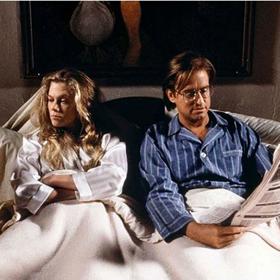 Manželství Olivera (Michael Douglas) a Barbary (Kathleen Turner) trvalo 17 let.