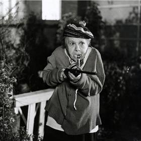 Eva Svobodová s Natašou Gollovou již předtím pracovala na filmu Roztomilý člověk (1941).