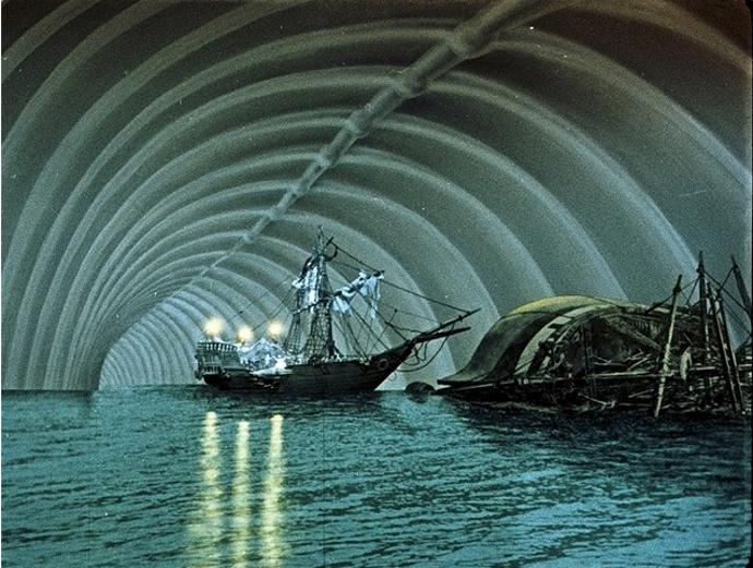 Baron Prášil přinesl první filmovou roli Janu Libíčkovi. Mihne se zde jako sultánův vrchní eunuch Hadži Baban