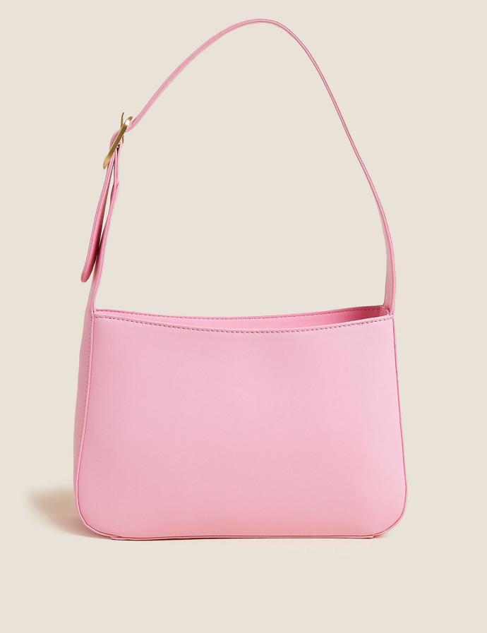 Mini kabelka pod paži z umělé kůže. Marks&Spencer, 699 Kč