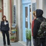 Přesuňme se teď k postavám z Ulice. Anička má nos na potíže. A hned pochopí, že Fógl s Ričim nemají dobré úmysly. Jenže si tím zadělá na malér.