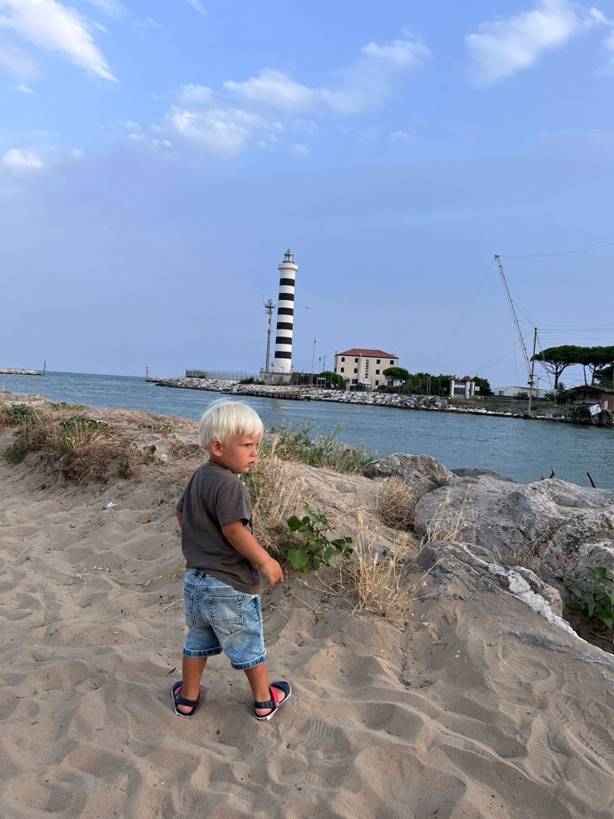 Pepíček je velkej průzkumník, všechno musí vidět, vyzkoušet, osahat.