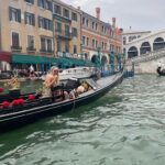 Jsem zvědavá, jestli dostanu na gondolu Kubu, protože to je asi dost romanticky trapný.