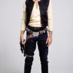 První ikonickou rolí Harrisona Forda byl sebestředný mezihvězdný pašerák Han Solo z původní trilogie Hvězdné války.