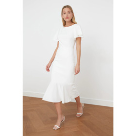 Elegantní dámské bílé midi šaty. Trendyol, 649 Kč