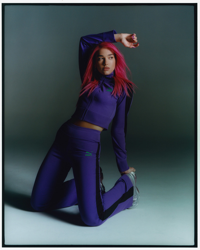 Dua Lipa v oblečení značky Puma.
