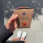 Ikonické jahody se smetanou si zde za jeden den dopřála hned třikrát.