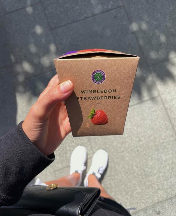 Ikonické jahody se smetanou si zde za jeden den dopřála hned třikrát.