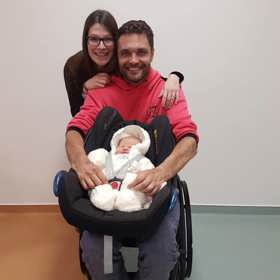 Takhle si malou Beátku odváželi Zachovi z porodnice.