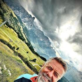 Italské Dolomity má Jiří Langmajer rád. Není divu, že se o ně chce podělit také se svou ženou Adélou.