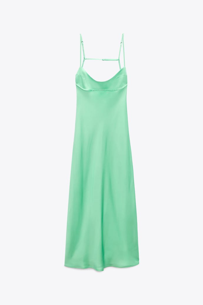 Zelené midi šaty s rovným výstřihem a tenkými nastavitelnými ramínky. ZARA, 999 Kč