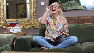 Manžel slíbil, že mi udělá klícku na zahradě a tam mě zavře, říká o stárnutí Máma na přechodu Vendula Pizingerová