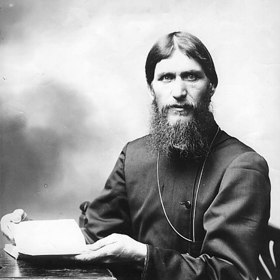 Rasputin měl obrovský vliv na cara Mikuláše II. Díky tomu rozhodoval o politice i osudech lidí u dvora.
