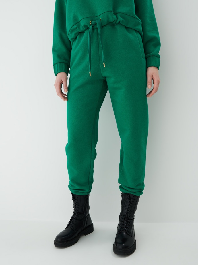 Zelené teplákové kalhoty. MOHITO, 299 Kč 