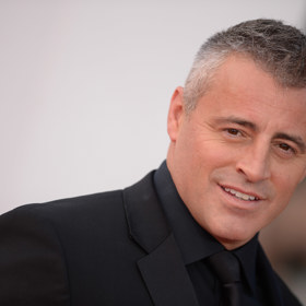 Herec pochází z chudých poměrů a rodiny, kde se všichni živili manuální prací. Proto se vyučil tesařem.