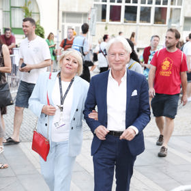 Ladislav Špaček prozradil redakci Lifee.cz, kolik košil a obleků si do Karlových Varů zabalil. Košile prý každý den oblékne minimálně dvě.
