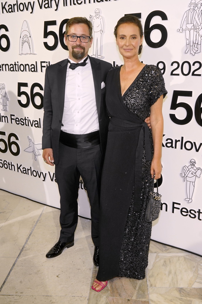 Herecký pár Jan Dolanský a Lenka Vlasáková osud Bena a Jennifer lehce připomínají. Vzali se po 19 letech od chvíle, kdy spolu začali chodit. Na rozdíl od hollywoodské dvojice ale těch téměř dvacet let strávili společně. 