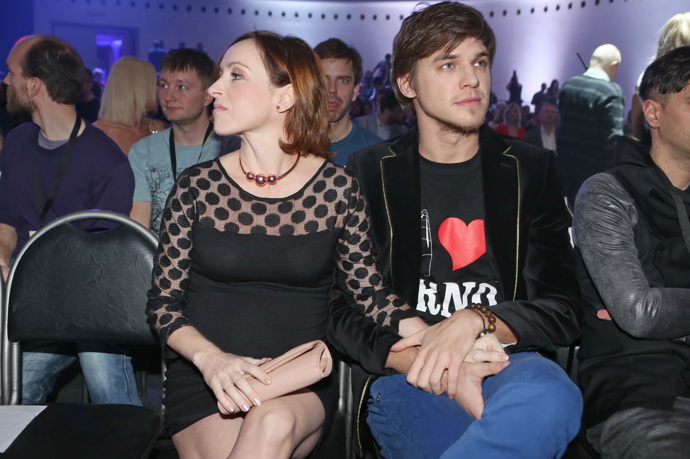 Ačkoli se několikrát šířily fámy o jejich údajném rozchodu, manželé si z drbů nic nedělají. 