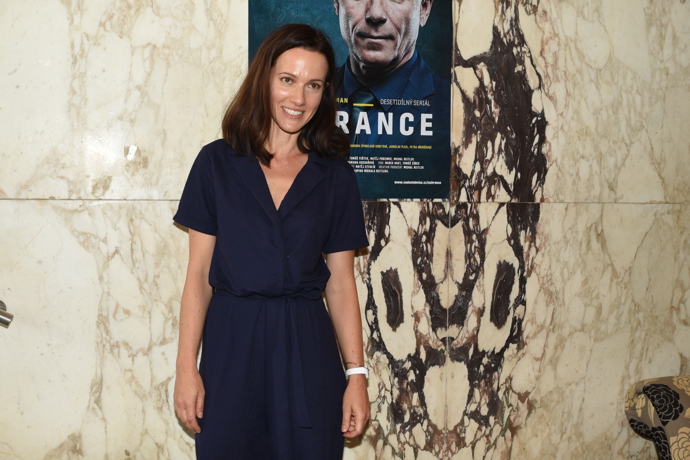 Herečka říká, že své pevné čokoládově hnědé vlasy často zatěžuje různými barevnými experimenty.