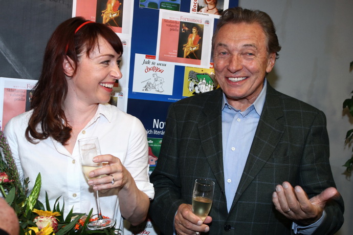 Ve společnosti se herečka několikrát osobně setkala s mistrem Karlem Gottem.