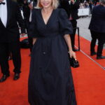 Herečka Jana Švandová vsadila na černou klasiku. Zvolila šaty s rukávy, které jsou pro ženy zralého věku ideální volbou.