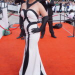 Herečka Kristýna Leichtová se na červeném koberci objevila v černo-bílé róbě z druhé ruky. Její šaty s příběhem mají za úkol pomoci propagovat udržitelnou módu.