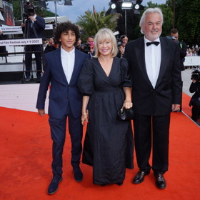 Herečka Jana Švandová letos na závěrečný ceremoniál filmového festivalu v Karlových Varech přišla v doprovodu svého patnáctiletého vnuka Adama a svého manžela, Pavla Satorie.