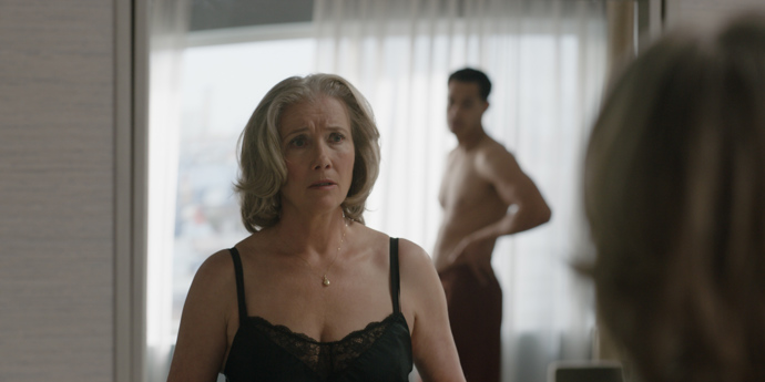 Herečka Emma Thompson říká, že ženám se celý život vtlouká do hlav, jak jsou nedokonalé a jak by měly vypadat.