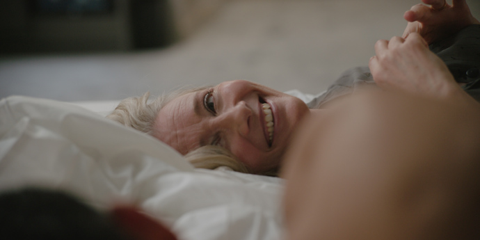 Až pak může dojít na ložnicové hrátky a všechno, co jí celý život scházelo. Třeba orgasmus.