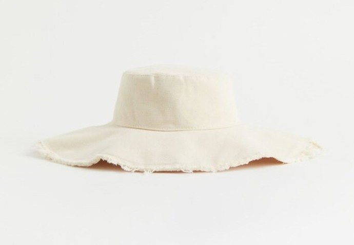 Bavlněný krémový klobouk. H&M, 399 Kč