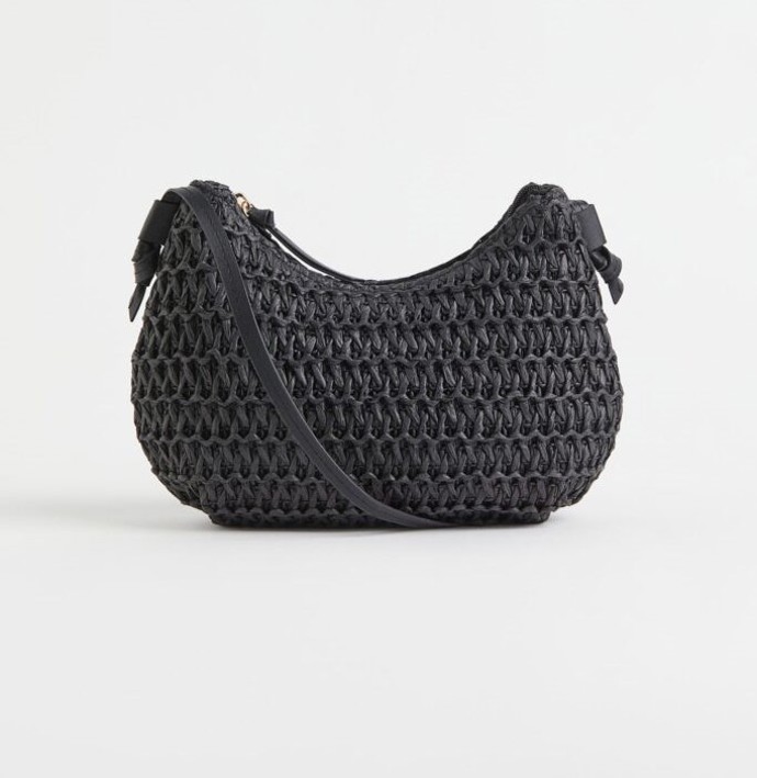 Slaměná kabelka přes rameno. H&M, 349 Kč