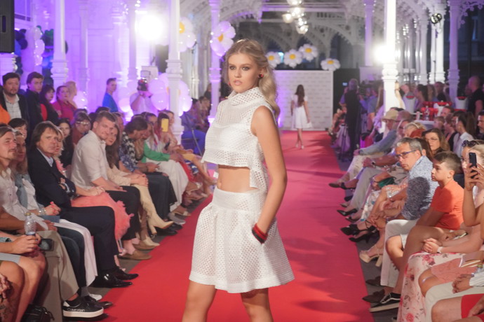 Natálie Jirásková už je zkušená modelka. Pro Beatu Rajskou chodí přehlídky docela pravidelně.