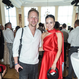 Po přehlídce se ochotně vyfotila se zpěvákem Tomášem Klusem.