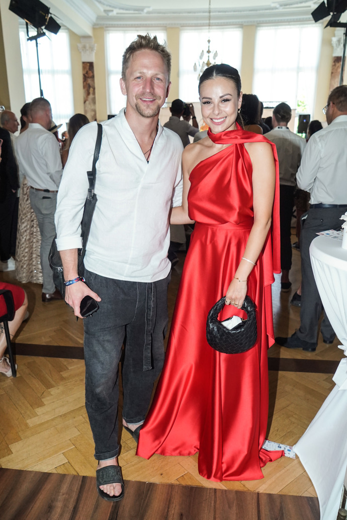 Po přehlídce se ochotně vyfotila se zpěvákem Tomášem Klusem.