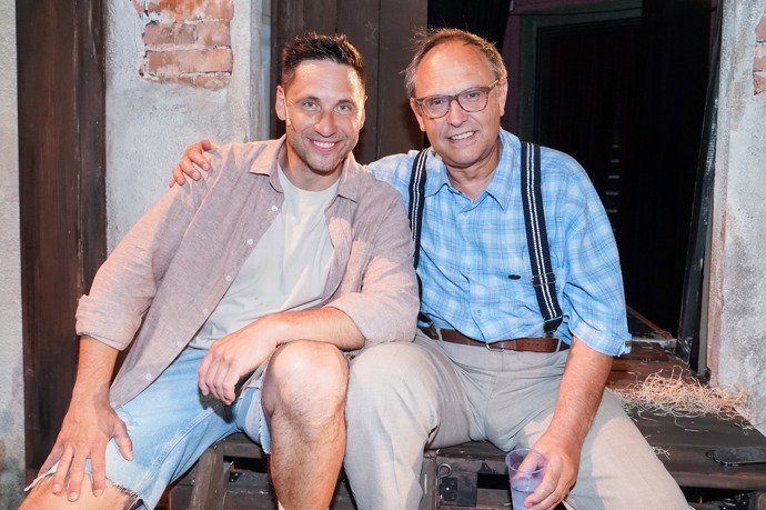 Muzikálový Šimon Martin Písařík pózuje s filmovým Šimonem Pavlem Kikinčukem. Oba mohou diváci v muzikálu vidět.