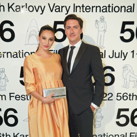 Syn Miroslava Donutila Martin se svou partnerkou Sárou Affašovou, která vynesla šaty od návrhářky Beaty Rajské. Sára je v šestém měsíci těhotenství.