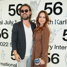 Režisér Biser Arichtev se svou manželkou Veronikou barevně příliš neladil, zato byli oba ve výborné náladě.