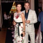 Takto to Martinu Dejdarovi a jeho ženě Daniele letos slušelo na večírku v karlovarském hotelu Imperial.