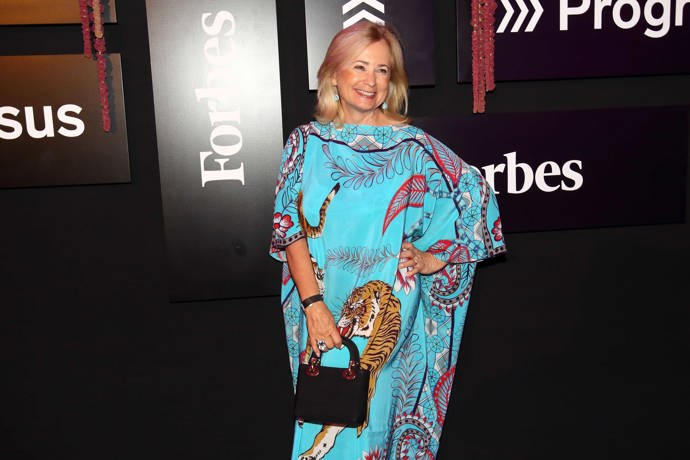 Blond vlasy také v roce 2022 často žehlila do hladka. 