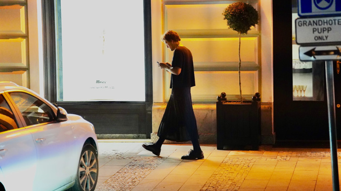 A třešnička na závěr, Jordan Haj a jeho nebinární oděv.