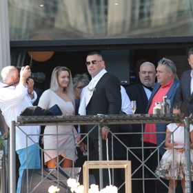 Ženich čekající na obřad.